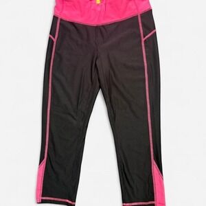Black & Pink Fitted Cropped Leggings by Xersion, Size Small
